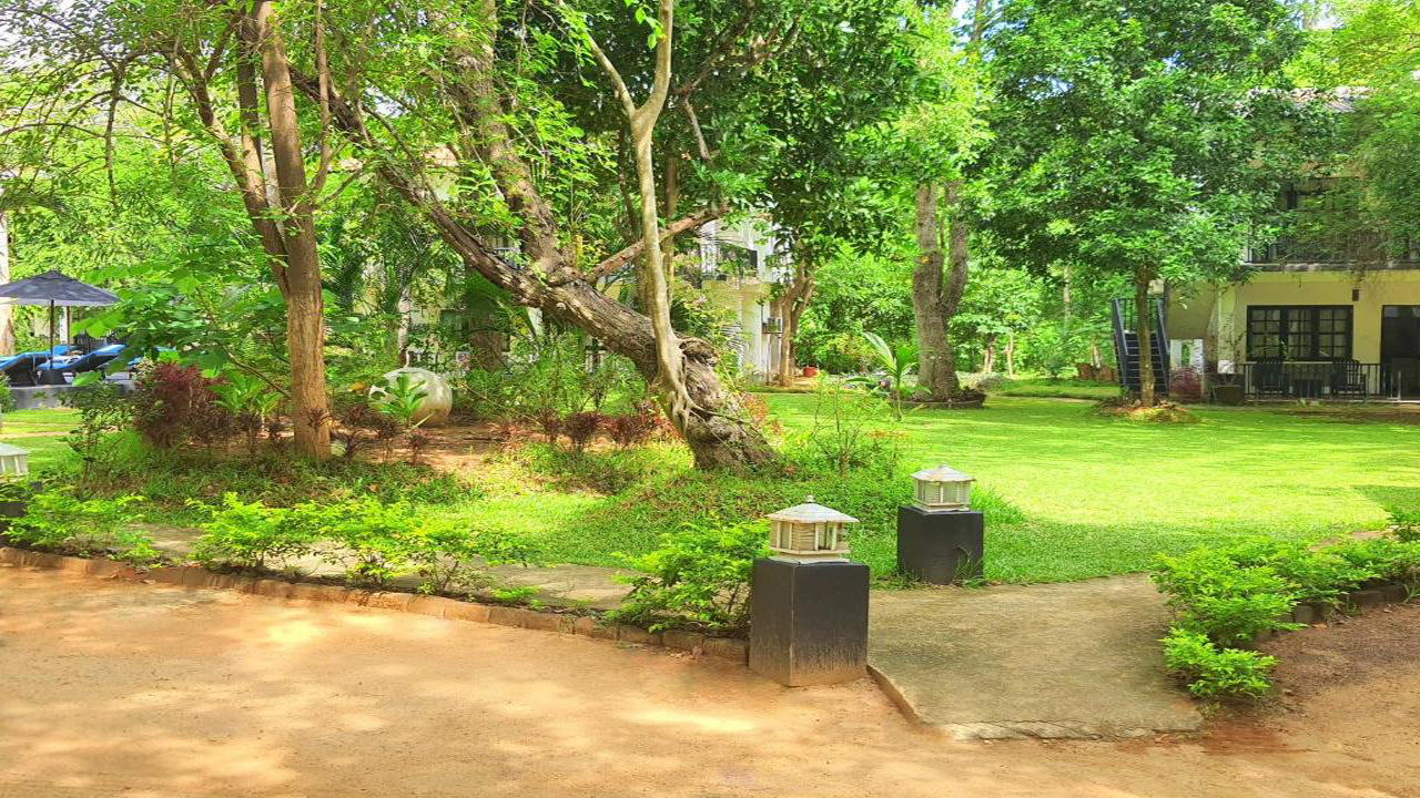 Aldea ecológica con jardín de flores, Sigiriya