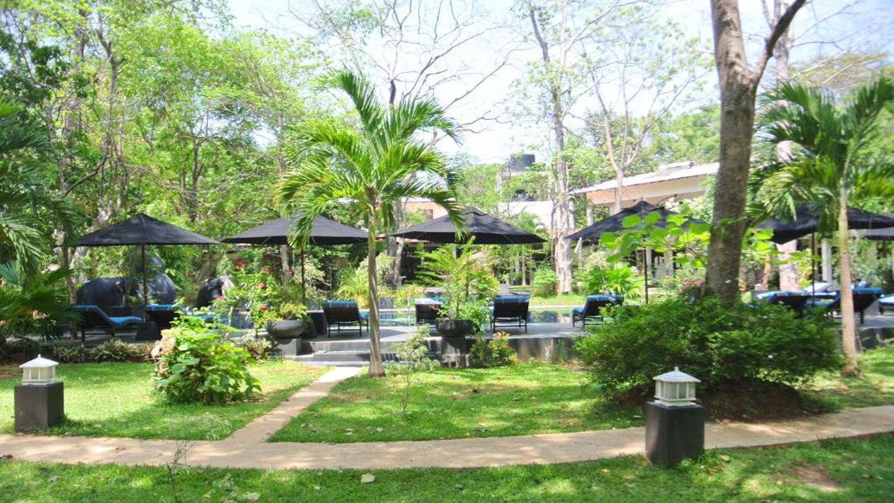 Aldea ecológica con jardín de flores, Sigiriya