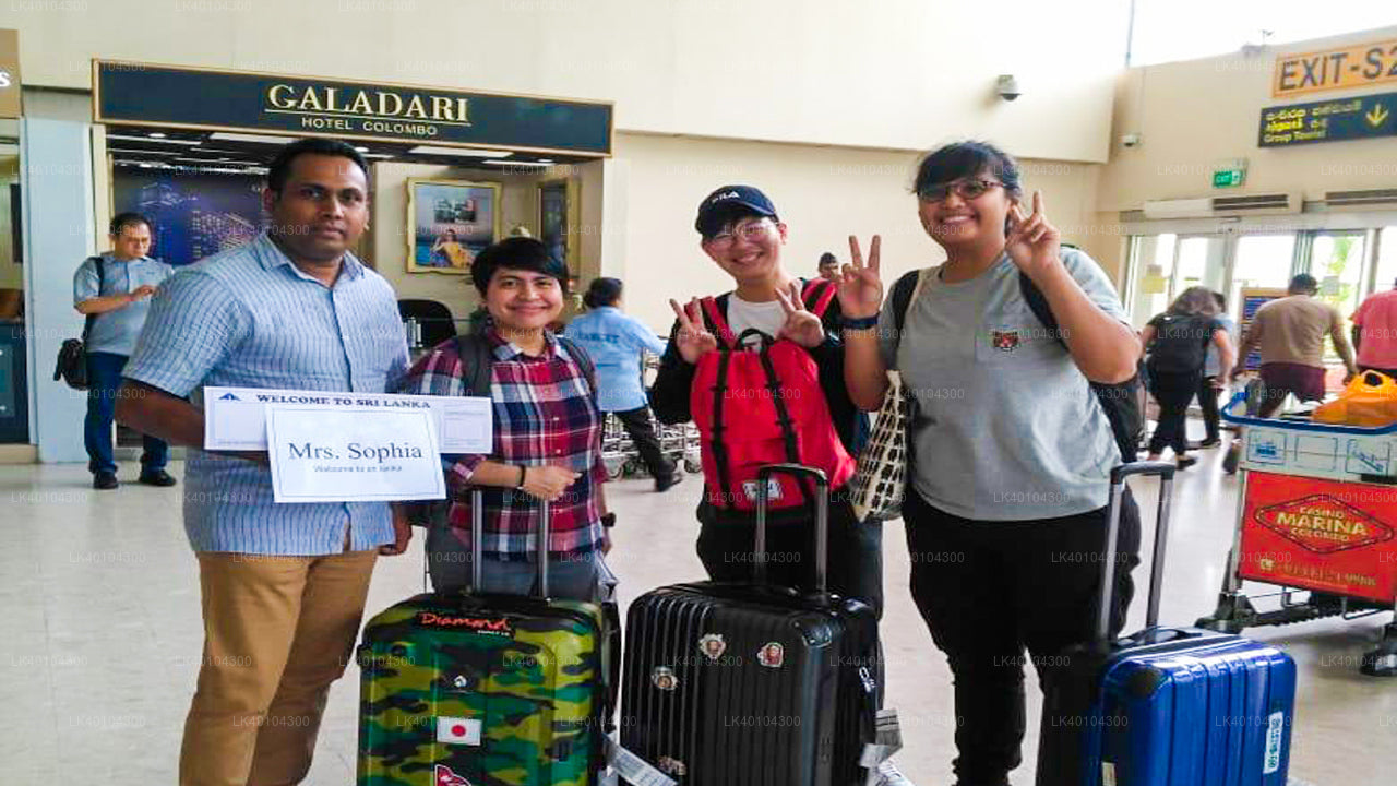 Traslado privado del aeropuerto de Colombo (CMB) a la ciudad de Kandy