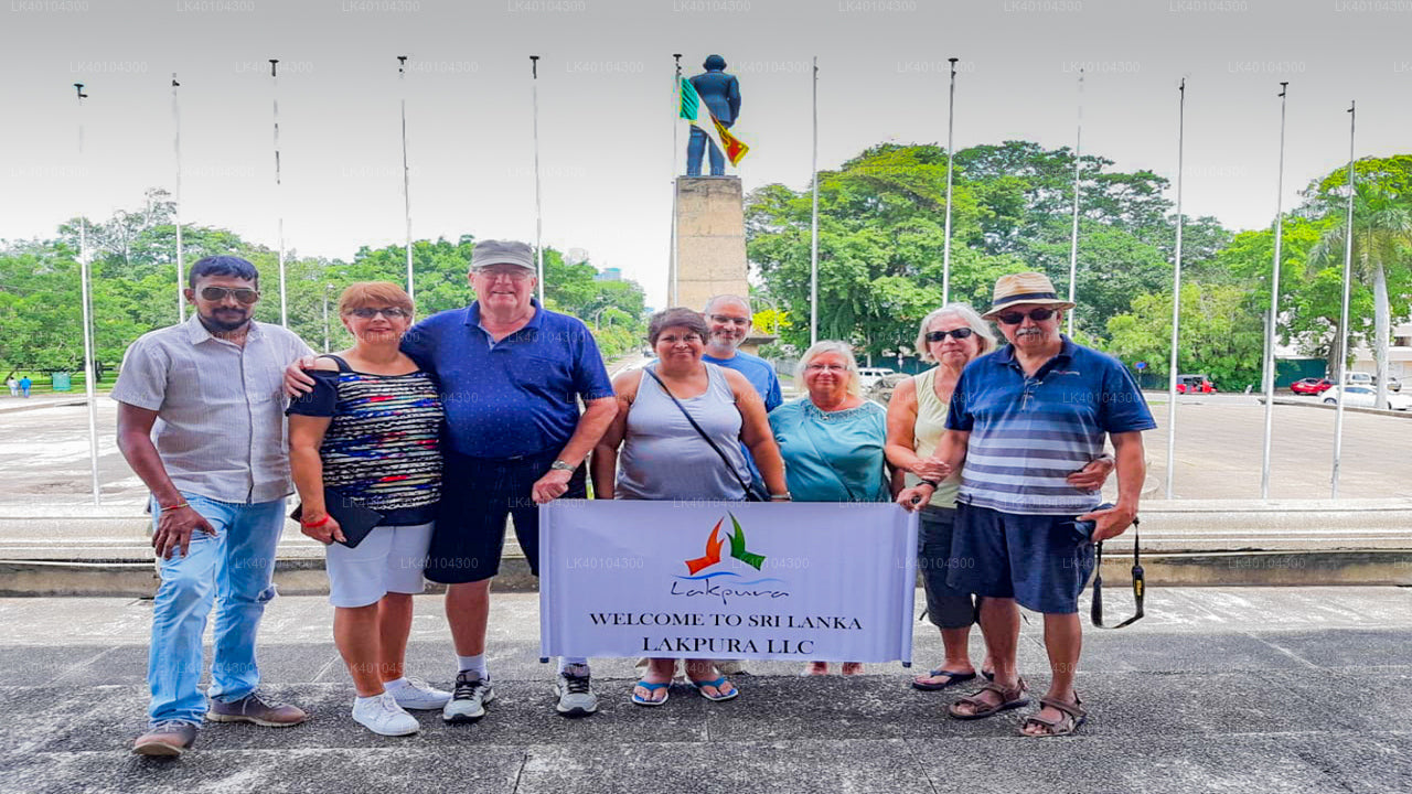 Traslado privado del aeropuerto de Colombo (CMB) a la ciudad de Kandy