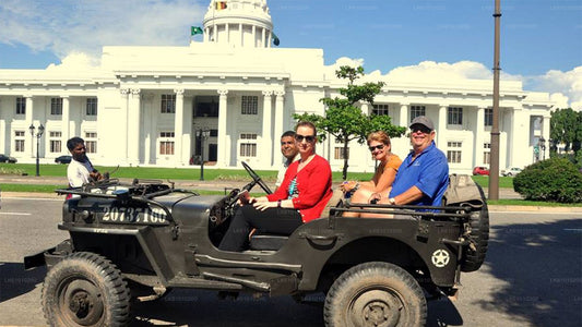Recorrido por la ciudad de Colombo en jeep de guerra