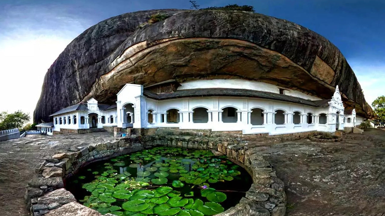 Entradas al templo de la cueva de Dambulla