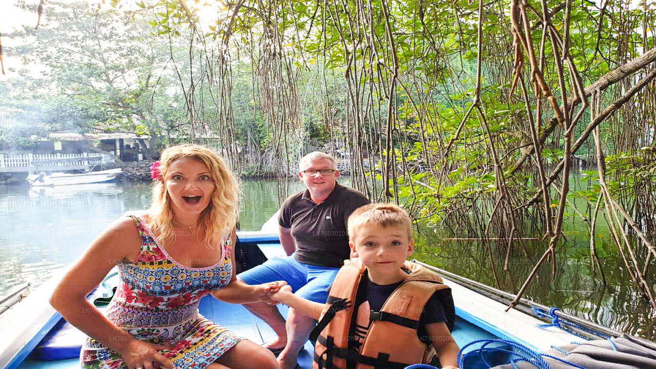 Safari en barco por el río Bentara