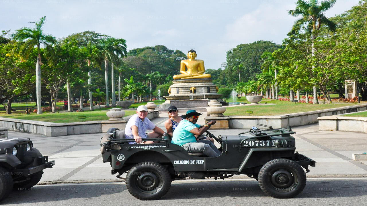 Recorrido por la ciudad de Colombo en un Jeep Land Rover Serie 1 desde el puerto de Colombo