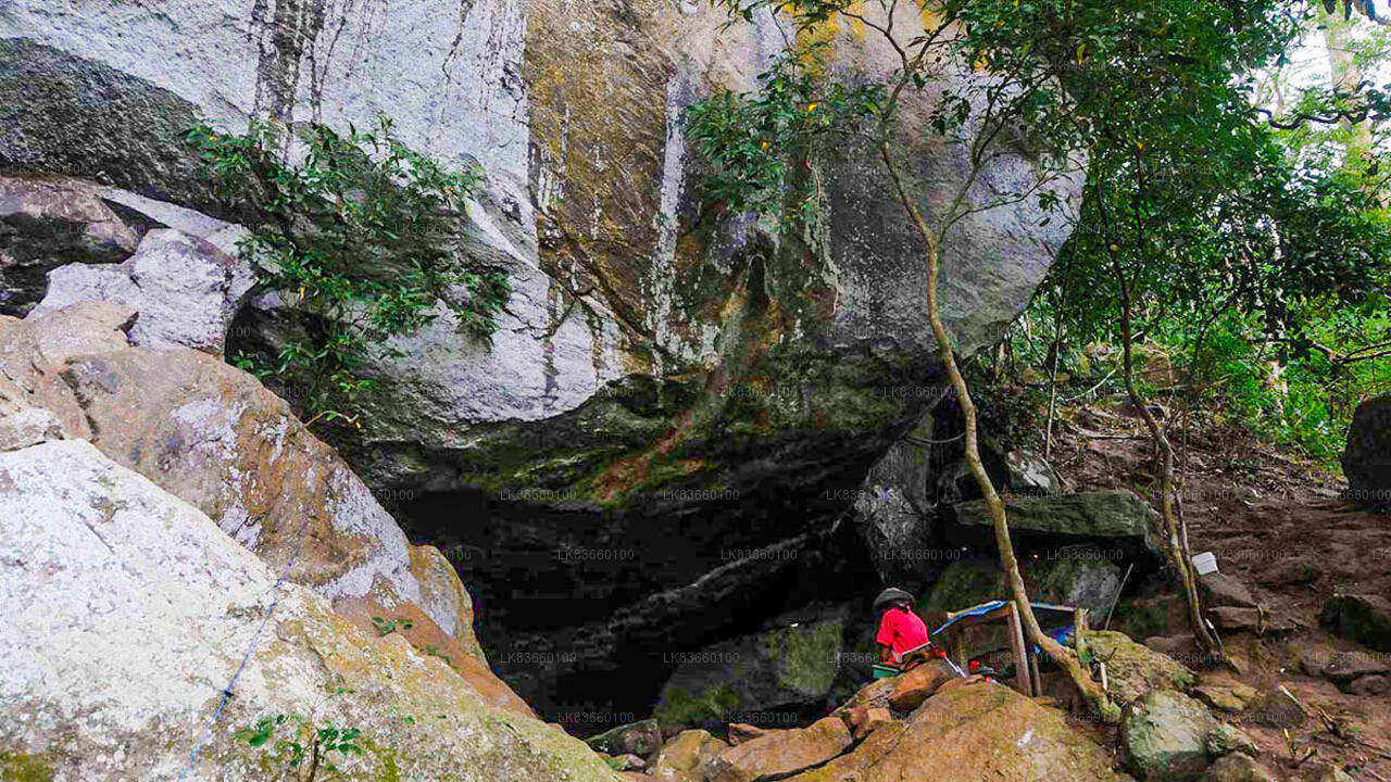 Explora la cueva de Pannila desde el monte Lavinia