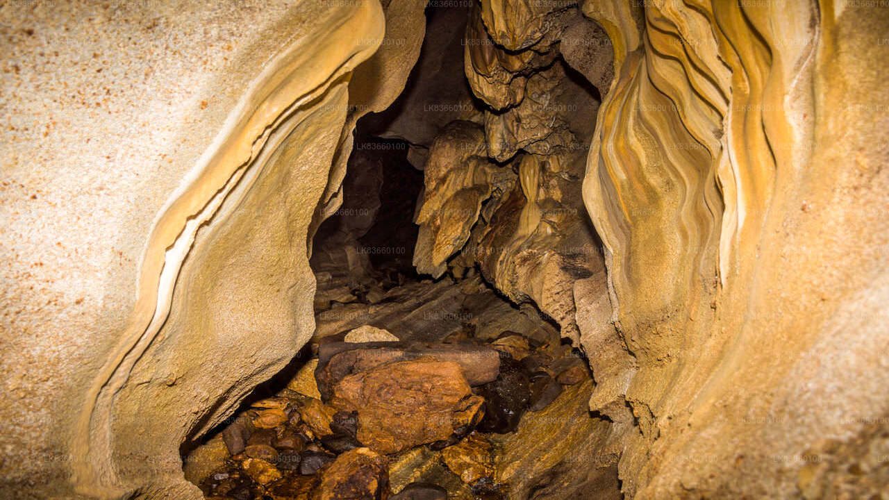 Explora la cueva de Pannila desde el monte Lavinia